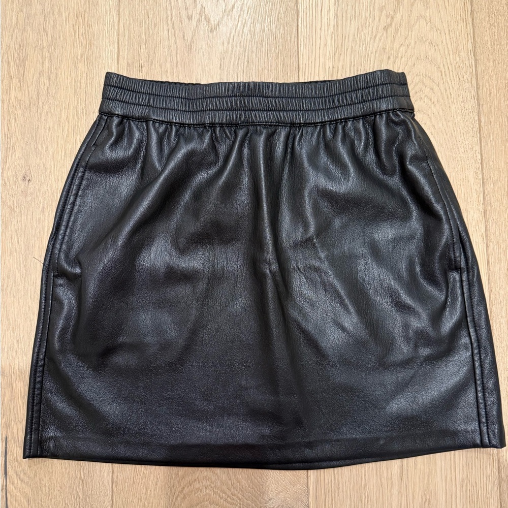 Aritzia Babaton Faux Leather Skirt